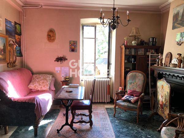 Maison avec dépendances et terrain