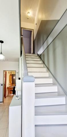 RARE à la vente!!!A SAINT LÔ, Pavillon de standing rénové • 4 chambres • Jardin 1 400 m² • Géothermie – Calme absolu – CLASSE ENERGIE B