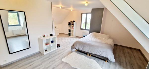 RARE à la vente!!!A SAINT LÔ, Pavillon de standing rénové • 4 chambres • Jardin 1 400 m² • Géothermie – Calme absolu – CLASSE ENERGIE B