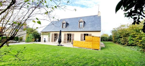 RARE à la vente!!!A SAINT LÔ, Pavillon de standing rénové • 4 chambres • Jardin 1 400 m² • Géothermie – Calme absolu – CLASSE ENERGIE B