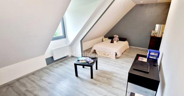 RARE à la vente!!!A SAINT LÔ, Pavillon de standing rénové • 4 chambres • Jardin 1 400 m² • Géothermie – Calme absolu – CLASSE ENERGIE B