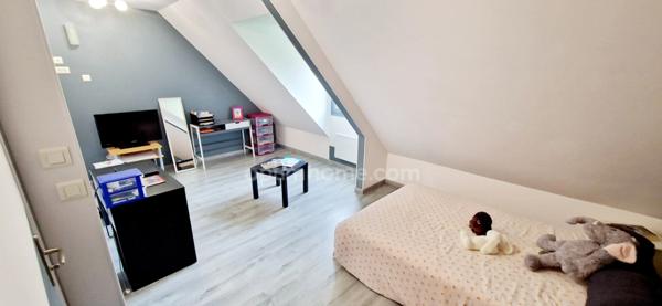 RARE à la vente!!!A SAINT LÔ, Pavillon de standing rénové • 4 chambres • Jardin 1 400 m² • Géothermie – Calme absolu – CLASSE ENERGIE B