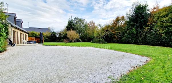 RARE à la vente!!!A SAINT LÔ, Pavillon de standing rénové • 4 chambres • Jardin 1 400 m² • Géothermie – Calme absolu – CLASSE ENERGIE B