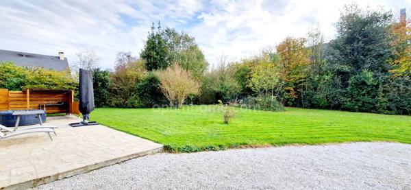 RARE à la vente!!!A SAINT LÔ, Pavillon de standing rénové • 4 chambres • Jardin 1 400 m² • Géothermie – Calme absolu – CLASSE ENERGIE B