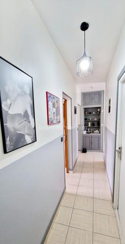 RARE à la vente!!!A SAINT LÔ, Pavillon de standing rénové • 4 chambres • Jardin 1 400 m² • Géothermie – Calme absolu – CLASSE ENERGIE B