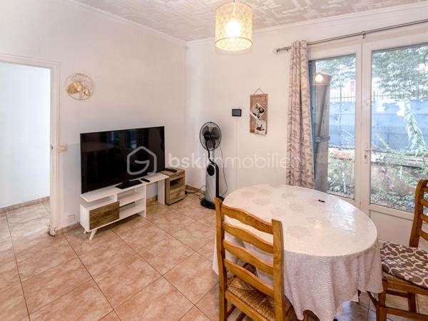 🏡 À VENDRE – MAISON 80 m² À GOUSSAINVILLE

💰 189 000 € – Frais d’agence inclus

Vous recherchez une maison avec du potentiel et souhaitez créer un intérieur à votre image ? Cette maison située à Goussainville mérite votre attention !

📐 Environ 80 m² habitables

🏠 Elle se compose de :
• Une entrée
• Un salon/séjour
• Une cuisine
• Une buanderie
• 3 chambres
• Un dressing
• Un bureau
• Une salle d’eau
• Un WC

🌿 À l’extérieur :
• Une petite cour
• Un débarras

🔨 TRAVAUX À PRÉVOIR – BEAUCOUP DE POTENTIEL !

Cette maison est à rénover et à remettre au goût du jour. Elle offre de nombreuses possibilités d’aménagement pour créer un intérieur à votre image.

✨ Une belle opportunité pour un premier achat, une famille ou un investisseur !

📍 À proximité des commodités :
🏫 Écoles
🛒 Commerces et services
🚌 Transports en commun
🚆 Gare de Goussainville
🚗 Accès rapides aux principaux axes routiers

📞 Pour plus d’informations ou organiser une visite :

Karine – BSK Immobilier
📱 06 50 35 63 00

🏡 Une visite s’impose !
