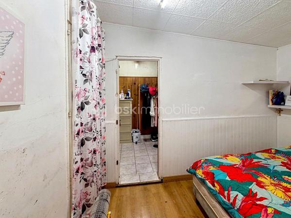 🏡 À VENDRE – MAISON 80 m² À GOUSSAINVILLE

💰 189 000 € – Frais d’agence inclus

Vous recherchez une maison avec du potentiel et souhaitez créer un intérieur à votre image ? Cette maison située à Goussainville mérite votre attention !

📐 Environ 80 m² habitables

🏠 Elle se compose de :
• Une entrée
• Un salon/séjour
• Une cuisine
• Une buanderie
• 3 chambres
• Un dressing
• Un bureau
• Une salle d’eau
• Un WC

🌿 À l’extérieur :
• Une petite cour
• Un débarras

🔨 TRAVAUX À PRÉVOIR – BEAUCOUP DE POTENTIEL !

Cette maison est à rénover et à remettre au goût du jour. Elle offre de nombreuses possibilités d’aménagement pour créer un intérieur à votre image.

✨ Une belle opportunité pour un premier achat, une famille ou un investisseur !

📍 À proximité des commodités :
🏫 Écoles
🛒 Commerces et services
🚌 Transports en commun
🚆 Gare de Goussainville
🚗 Accès rapides aux principaux axes routiers

📞 Pour plus d’informations ou organiser une visite :

Karine – BSK Immobilier
📱 06 50 35 63 00

🏡 Une visite s’impose !