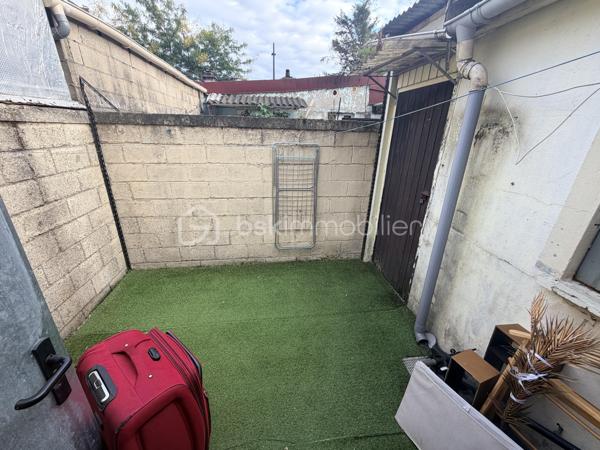 🏡 À VENDRE – MAISON 80 m² À GOUSSAINVILLE

💰 189 000 € – Frais d’agence inclus

Vous recherchez une maison avec du potentiel et souhaitez créer un intérieur à votre image ? Cette maison située à Goussainville mérite votre attention !

📐 Environ 80 m² habitables

🏠 Elle se compose de :
• Une entrée
• Un salon/séjour
• Une cuisine
• Une buanderie
• 3 chambres
• Un dressing
• Un bureau
• Une salle d’eau
• Un WC

🌿 À l’extérieur :
• Une petite cour
• Un débarras

🔨 TRAVAUX À PRÉVOIR – BEAUCOUP DE POTENTIEL !

Cette maison est à rénover et à remettre au goût du jour. Elle offre de nombreuses possibilités d’aménagement pour créer un intérieur à votre image.

✨ Une belle opportunité pour un premier achat, une famille ou un investisseur !

📍 À proximité des commodités :
🏫 Écoles
🛒 Commerces et services
🚌 Transports en commun
🚆 Gare de Goussainville
🚗 Accès rapides aux principaux axes routiers

📞 Pour plus d’informations ou organiser une visite :

Karine – BSK Immobilier
📱 06 50 35 63 00

🏡 Une visite s’impose !