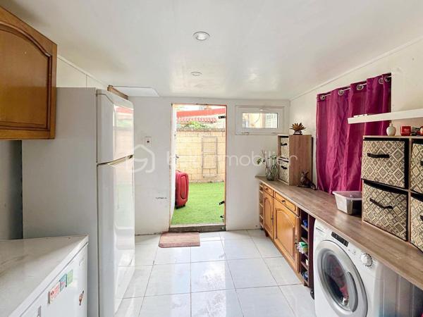 🏡 À VENDRE – MAISON 80 m² À GOUSSAINVILLE

💰 189 000 € – Frais d’agence inclus

Vous recherchez une maison avec du potentiel et souhaitez créer un intérieur à votre image ? Cette maison située à Goussainville mérite votre attention !

📐 Environ 80 m² habitables

🏠 Elle se compose de :
• Une entrée
• Un salon/séjour
• Une cuisine
• Une buanderie
• 3 chambres
• Un dressing
• Un bureau
• Une salle d’eau
• Un WC

🌿 À l’extérieur :
• Une petite cour
• Un débarras

🔨 TRAVAUX À PRÉVOIR – BEAUCOUP DE POTENTIEL !

Cette maison est à rénover et à remettre au goût du jour. Elle offre de nombreuses possibilités d’aménagement pour créer un intérieur à votre image.

✨ Une belle opportunité pour un premier achat, une famille ou un investisseur !

📍 À proximité des commodités :
🏫 Écoles
🛒 Commerces et services
🚌 Transports en commun
🚆 Gare de Goussainville
🚗 Accès rapides aux principaux axes routiers

📞 Pour plus d’informations ou organiser une visite :

Karine – BSK Immobilier
📱 06 50 35 63 00

🏡 Une visite s’impose !