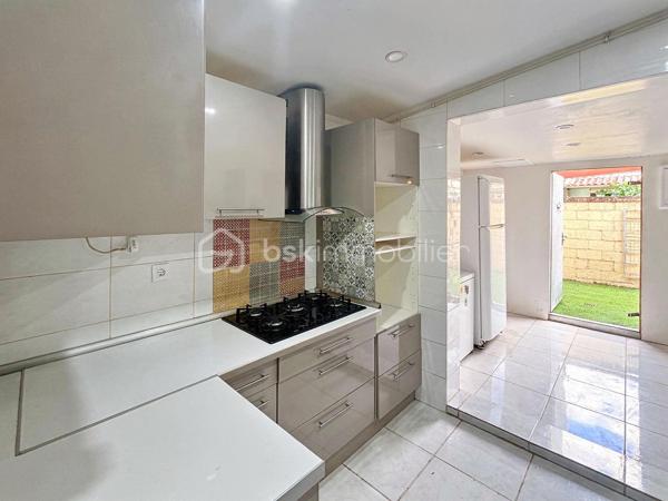 🏡 À VENDRE – MAISON 80 m² À GOUSSAINVILLE

💰 189 000 € – Frais d’agence inclus

Vous recherchez une maison avec du potentiel et souhaitez créer un intérieur à votre image ? Cette maison située à Goussainville mérite votre attention !

📐 Environ 80 m² habitables

🏠 Elle se compose de :
• Une entrée
• Un salon/séjour
• Une cuisine
• Une buanderie
• 3 chambres
• Un dressing
• Un bureau
• Une salle d’eau
• Un WC

🌿 À l’extérieur :
• Une petite cour
• Un débarras

🔨 TRAVAUX À PRÉVOIR – BEAUCOUP DE POTENTIEL !

Cette maison est à rénover et à remettre au goût du jour. Elle offre de nombreuses possibilités d’aménagement pour créer un intérieur à votre image.

✨ Une belle opportunité pour un premier achat, une famille ou un investisseur !

📍 À proximité des commodités :
🏫 Écoles
🛒 Commerces et services
🚌 Transports en commun
🚆 Gare de Goussainville
🚗 Accès rapides aux principaux axes routiers

📞 Pour plus d’informations ou organiser une visite :

Karine – BSK Immobilier
📱 06 50 35 63 00

🏡 Une visite s’impose !