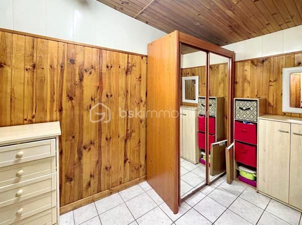 🏡 À VENDRE – MAISON 80 m² À GOUSSAINVILLE

💰 189 000 € – Frais d’agence inclus

Vous recherchez une maison avec du potentiel et souhaitez créer un intérieur à votre image ? Cette maison située à Goussainville mérite votre attention !

📐 Environ 80 m² habitables

🏠 Elle se compose de :
• Une entrée
• Un salon/séjour
• Une cuisine
• Une buanderie
• 3 chambres
• Un dressing
• Un bureau
• Une salle d’eau
• Un WC

🌿 À l’extérieur :
• Une petite cour
• Un débarras

🔨 TRAVAUX À PRÉVOIR – BEAUCOUP DE POTENTIEL !

Cette maison est à rénover et à remettre au goût du jour. Elle offre de nombreuses possibilités d’aménagement pour créer un intérieur à votre image.

✨ Une belle opportunité pour un premier achat, une famille ou un investisseur !

📍 À proximité des commodités :
🏫 Écoles
🛒 Commerces et services
🚌 Transports en commun
🚆 Gare de Goussainville
🚗 Accès rapides aux principaux axes routiers

📞 Pour plus d’informations ou organiser une visite :

Karine – BSK Immobilier
📱 06 50 35 63 00

🏡 Une visite s’impose !