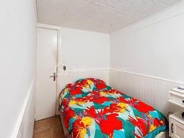 🏡 À VENDRE – MAISON 80 m² À GOUSSAINVILLE

💰 189 000 € – Frais d’agence inclus

Vous recherchez une maison avec du potentiel et souhaitez créer un intérieur à votre image ? Cette maison située à Goussainville mérite votre attention !

📐 Environ 80 m² habitables

🏠 Elle se compose de :
• Une entrée
• Un salon/séjour
• Une cuisine
• Une buanderie
• 3 chambres
• Un dressing
• Un bureau
• Une salle d’eau
• Un WC

🌿 À l’extérieur :
• Une petite cour
• Un débarras

🔨 TRAVAUX À PRÉVOIR – BEAUCOUP DE POTENTIEL !

Cette maison est à rénover et à remettre au goût du jour. Elle offre de nombreuses possibilités d’aménagement pour créer un intérieur à votre image.

✨ Une belle opportunité pour un premier achat, une famille ou un investisseur !

📍 À proximité des commodités :
🏫 Écoles
🛒 Commerces et services
🚌 Transports en commun
🚆 Gare de Goussainville
🚗 Accès rapides aux principaux axes routiers

📞 Pour plus d’informations ou organiser une visite :

Karine – BSK Immobilier
📱 06 50 35 63 00

🏡 Une visite s’impose !