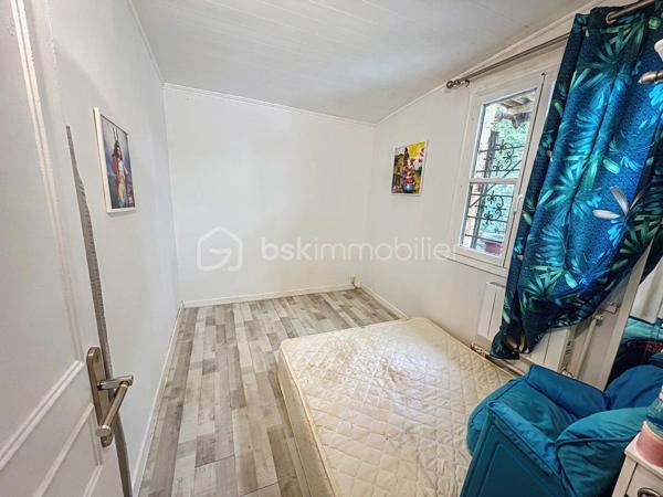 🏡 À VENDRE – MAISON 80 m² À GOUSSAINVILLE

💰 189 000 € – Frais d’agence inclus

Vous recherchez une maison avec du potentiel et souhaitez créer un intérieur à votre image ? Cette maison située à Goussainville mérite votre attention !

📐 Environ 80 m² habitables

🏠 Elle se compose de :
• Une entrée
• Un salon/séjour
• Une cuisine
• Une buanderie
• 3 chambres
• Un dressing
• Un bureau
• Une salle d’eau
• Un WC

🌿 À l’extérieur :
• Une petite cour
• Un débarras

🔨 TRAVAUX À PRÉVOIR – BEAUCOUP DE POTENTIEL !

Cette maison est à rénover et à remettre au goût du jour. Elle offre de nombreuses possibilités d’aménagement pour créer un intérieur à votre image.

✨ Une belle opportunité pour un premier achat, une famille ou un investisseur !

📍 À proximité des commodités :
🏫 Écoles
🛒 Commerces et services
🚌 Transports en commun
🚆 Gare de Goussainville
🚗 Accès rapides aux principaux axes routiers

📞 Pour plus d’informations ou organiser une visite :

Karine – BSK Immobilier
📱 06 50 35 63 00

🏡 Une visite s’impose !