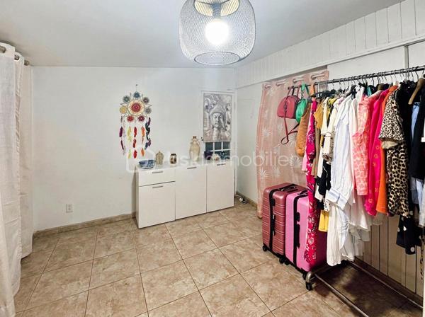 🏡 À VENDRE – MAISON 80 m² À GOUSSAINVILLE

💰 189 000 € – Frais d’agence inclus

Vous recherchez une maison avec du potentiel et souhaitez créer un intérieur à votre image ? Cette maison située à Goussainville mérite votre attention !

📐 Environ 80 m² habitables

🏠 Elle se compose de :
• Une entrée
• Un salon/séjour
• Une cuisine
• Une buanderie
• 3 chambres
• Un dressing
• Un bureau
• Une salle d’eau
• Un WC

🌿 À l’extérieur :
• Une petite cour
• Un débarras

🔨 TRAVAUX À PRÉVOIR – BEAUCOUP DE POTENTIEL !

Cette maison est à rénover et à remettre au goût du jour. Elle offre de nombreuses possibilités d’aménagement pour créer un intérieur à votre image.

✨ Une belle opportunité pour un premier achat, une famille ou un investisseur !

📍 À proximité des commodités :
🏫 Écoles
🛒 Commerces et services
🚌 Transports en commun
🚆 Gare de Goussainville
🚗 Accès rapides aux principaux axes routiers

📞 Pour plus d’informations ou organiser une visite :

Karine – BSK Immobilier
📱 06 50 35 63 00

🏡 Une visite s’impose !