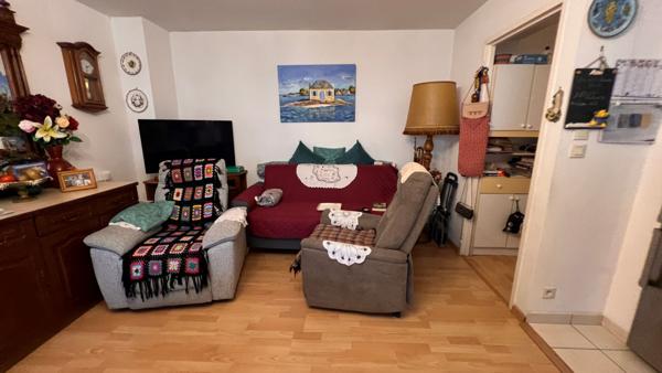 Appartement en rez-de-jardin, 2 chambres, garage et place de stationnement