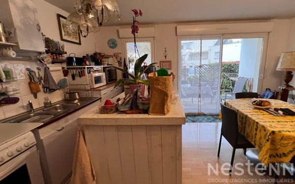 Appartement en rez-de-jardin, 2 chambres, garage et place de stationnement