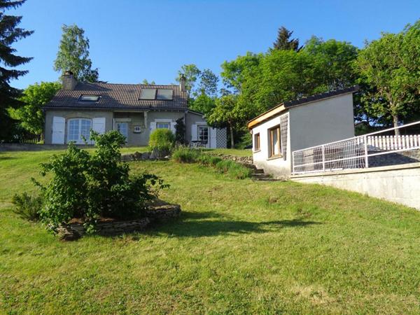 Le Pertuis(43), maison de 120 m2 habitables, 3 chambres, piscine sur 3.444 m2 de terrain