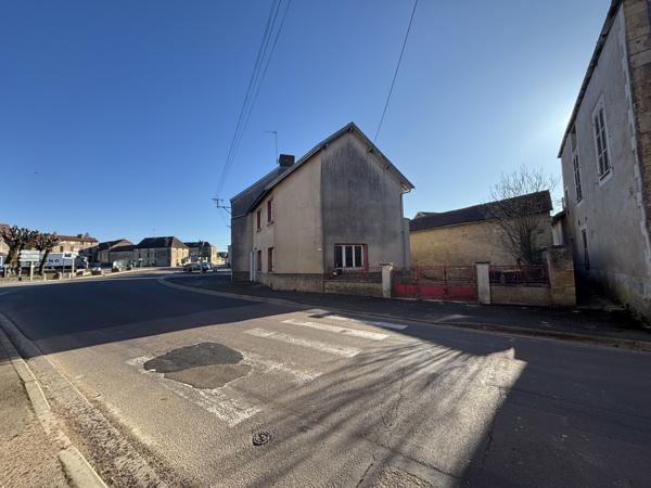 AXE CHATILLON-MONTBARD (21) Maison de village de 133m² sans gros travaux avec terrain et garage Coulmier-le-Sec (21400)