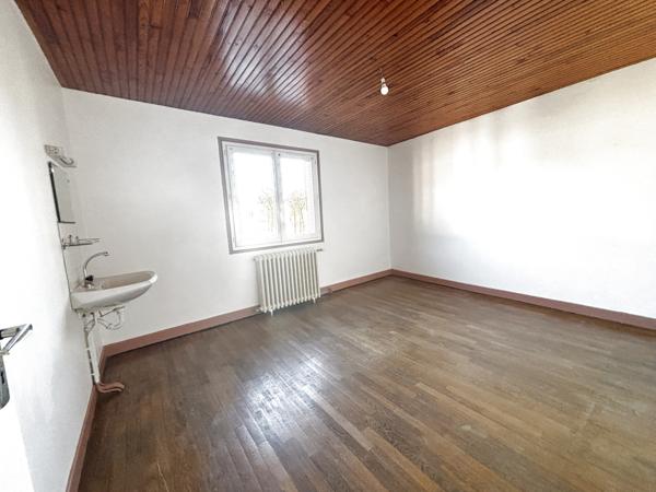 AXE CHATILLON-MONTBARD (21) Maison de village de 133m² sans gros travaux avec terrain et garage Coulmier-le-Sec (21400)