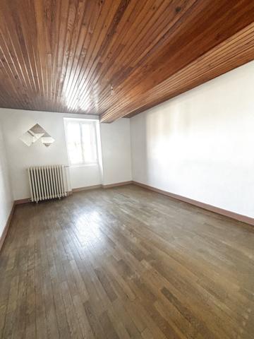 AXE CHATILLON-MONTBARD (21) Maison de village de 133m² sans gros travaux avec terrain et garage Coulmier-le-Sec (21400)