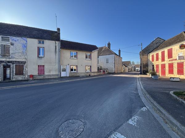 AXE CHATILLON-MONTBARD (21) Maison de village de 133m² sans gros travaux avec terrain et garage Coulmier-le-Sec (21400)