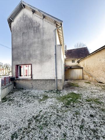 AXE CHATILLON-MONTBARD (21) Maison de village de 133m² sans gros travaux avec terrain et garage Coulmier-le-Sec (21400)
