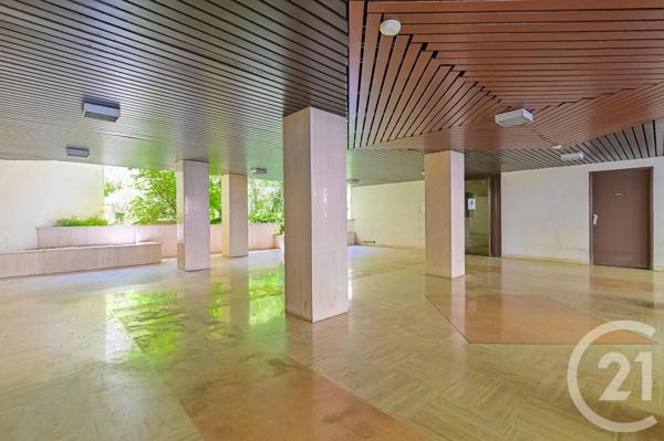 Appartement F3 à vendre  3 pièces - 71,80 m 2   PARIS  - 75011