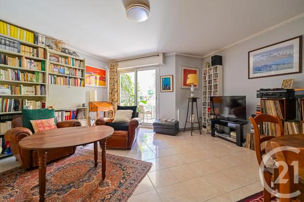 Appartement F3 à vendre  3 pièces - 71,80 m 2   PARIS  - 75011