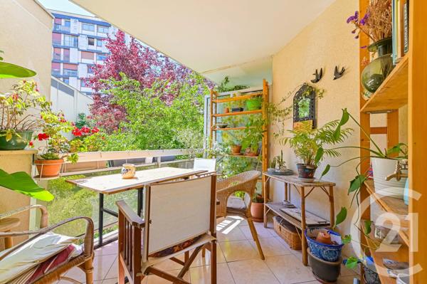 Appartement F3 à vendre  3 pièces - 71,80 m 2   PARIS  - 75011