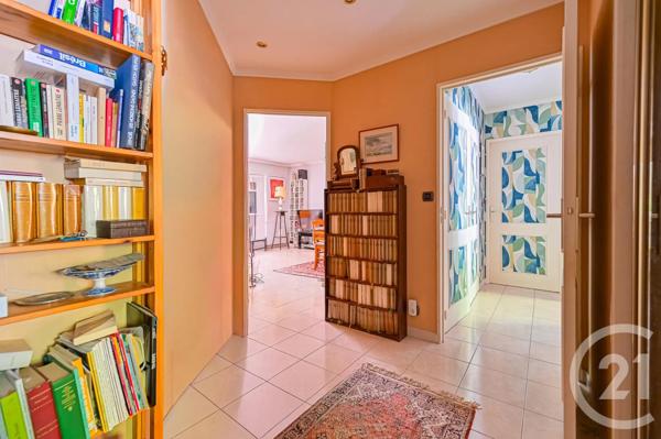 Appartement F3 à vendre  3 pièces - 71,80 m 2   PARIS  - 75011