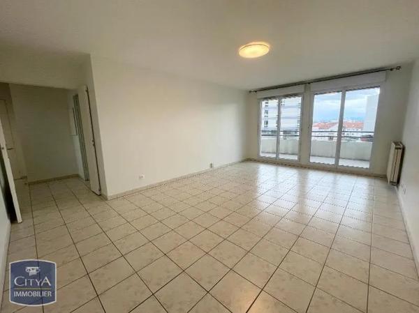 Appartement à louer 4 pièces 82.2m²