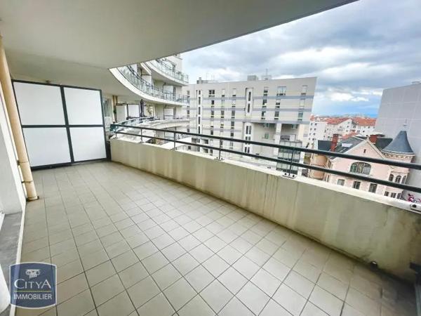 Appartement à louer 4 pièces 82.2m²