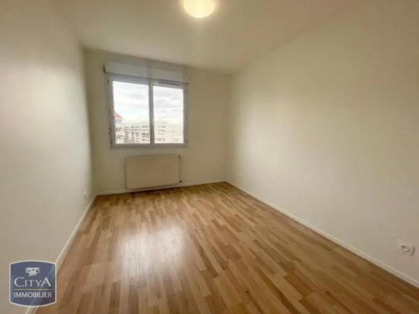 Appartement à louer 4 pièces 82.2m²