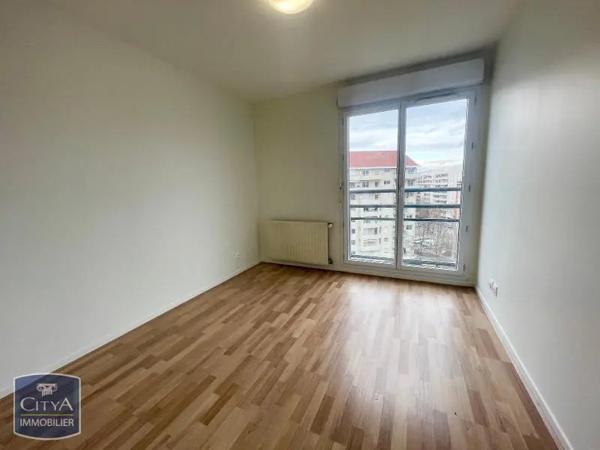 Appartement à louer 4 pièces 82.2m²