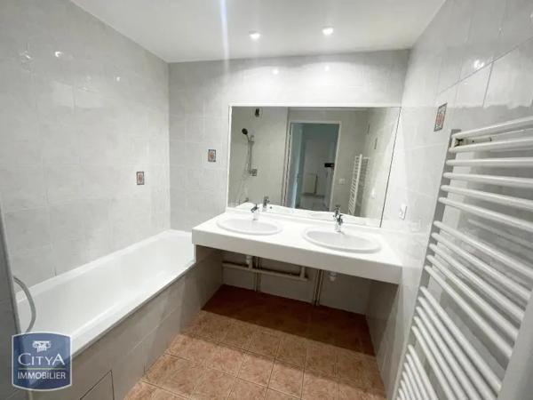 Appartement à louer 4 pièces 82.2m²