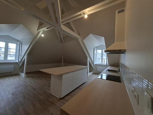 Appartement T3 à louer - 67 m² (réf : 576781)