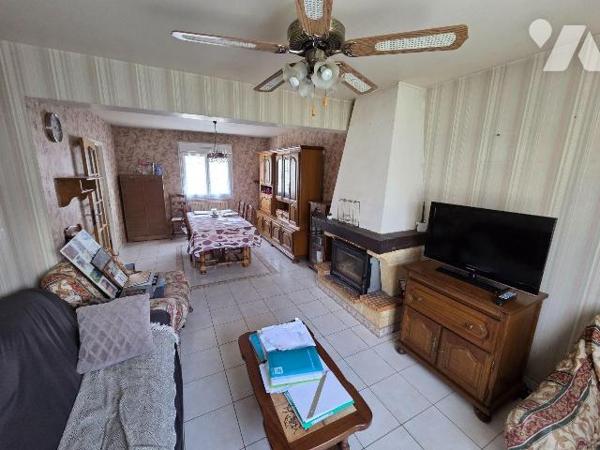 A vendre à GORRON(53), un pavillon sur sous-sol comprenant une entrée-couloir, cuisine aménagée...