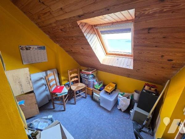 A vendre à GORRON(53), un pavillon sur sous-sol comprenant une entrée-couloir, cuisine aménagée...