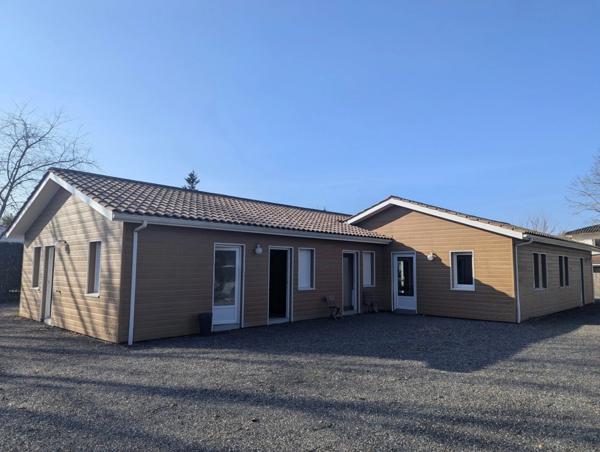 Domaine de 4950m2 avec deux maisons et dépendance MERIGNAC (33)