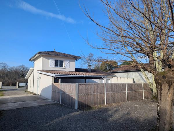 Domaine de 4950m2 avec deux maisons et dépendance MERIGNAC (33)