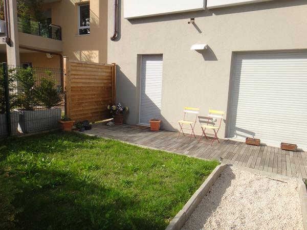 Bourg centre Les Terrasses St Vincent beau T2 terrasse, garage et cave