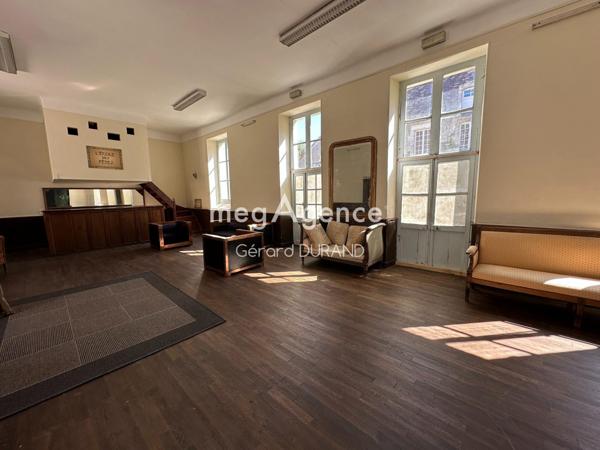 Immeuble à ANGLES-SUR-L'ANGLIN, 86260 - 1 pièce 130m²