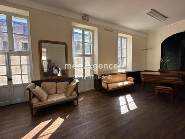 Immeuble à ANGLES-SUR-L'ANGLIN, 86260 - 1 pièce 130m²