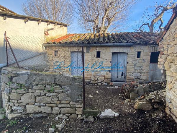 A 10 min de Quissac, corps de ferme en pierres de F5 avec 150 m² d'annexe sur 1020 m² de terrain