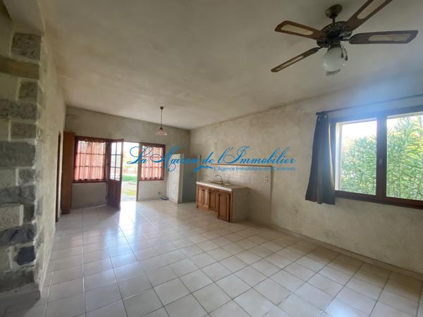 A 10 min de Quissac, corps de ferme en pierres de F5 avec 150 m² d'annexe sur 1020 m² de terrain