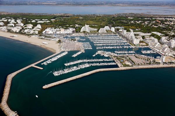 Hérault (34), La Grand-Motte (34280) à vendre fonds de commerce de restaurant en emplacement N°1 centre ville.