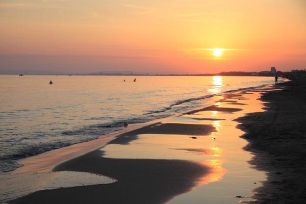 Hérault (34), La Grand-Motte (34280) à vendre fonds de commerce de restaurant en emplacement N°1 centre ville.