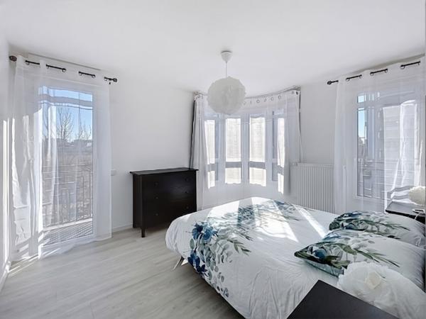 APAPRTEMENT A LOUER VIDE T4 96M² CHESSY