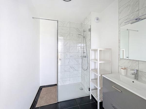 APAPRTEMENT A LOUER VIDE T4 96M² CHESSY