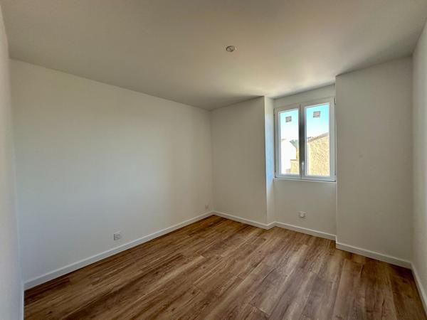 Appartement 4 pièces 3 chambres avec jardin au coeur Centre ville de La Crau